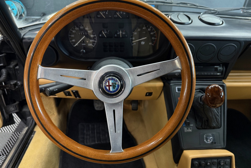  Ponuka vozidiel / Alfa Romeo Spider 2.0 - video