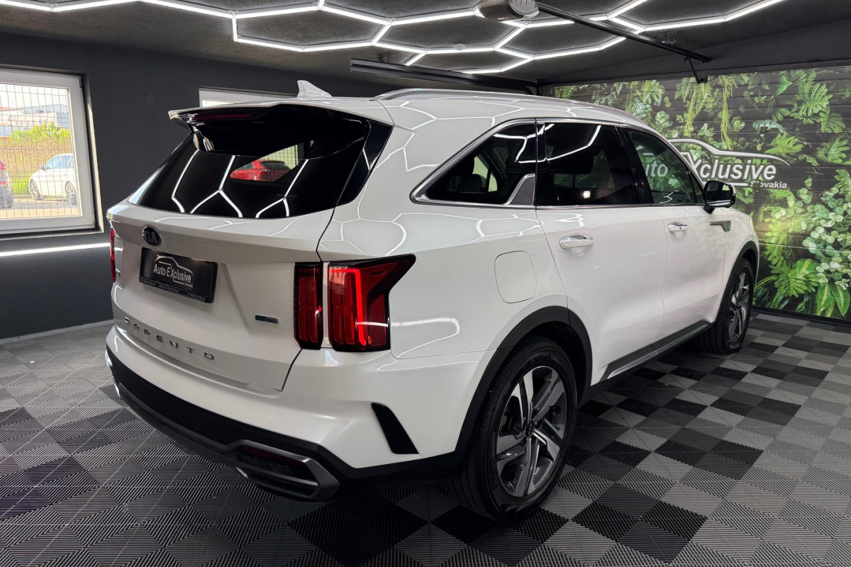 Ponuka vozidiel / Kia Sorento 1.6 T-GDI Plug-in Hybrid Platinum - video