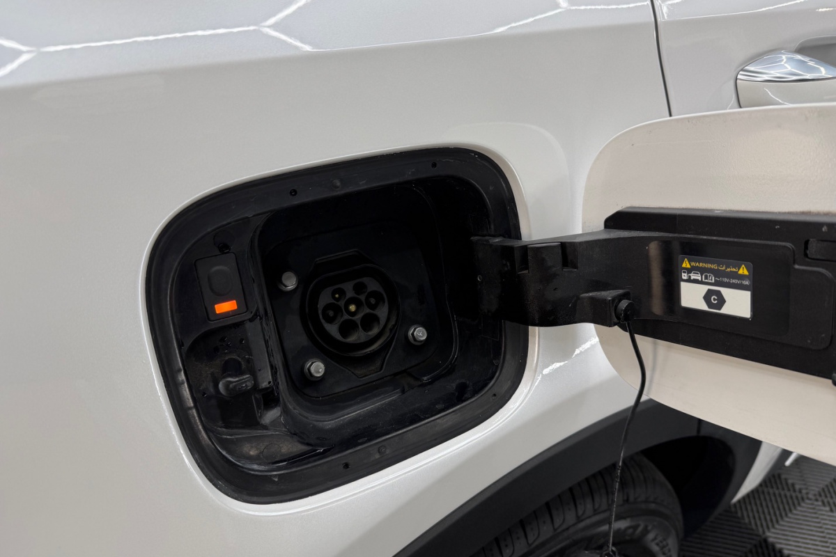 Ponuka vozidiel / Kia Sorento 1.6 T-GDI Plug-in Hybrid Platinum - video