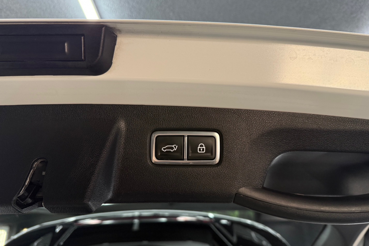 Ponuka vozidiel / Kia Sorento 1.6 T-GDI Plug-in Hybrid Platinum - video