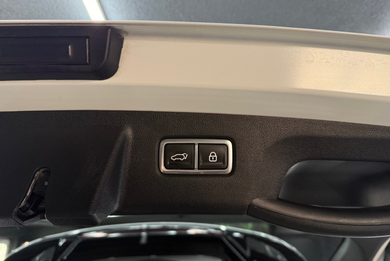Ponuka vozidiel / Kia Sorento 1.6 T-GDI Plug-in Hybrid Platinum - video Ponuka vozidiel / Kia Sorento 1.6 T-GDI Plug-in Hybrid Platinum - video