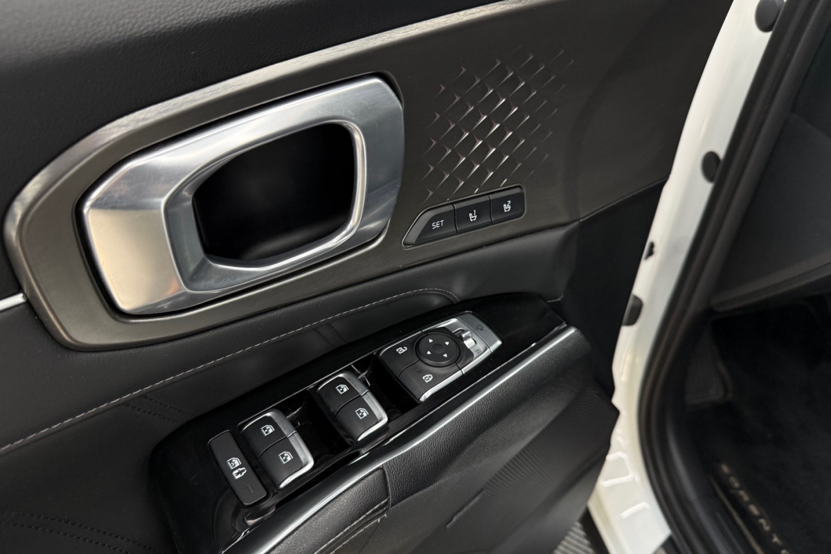 Ponuka vozidiel / Kia Sorento 1.6 T-GDI Plug-in Hybrid Platinum - video