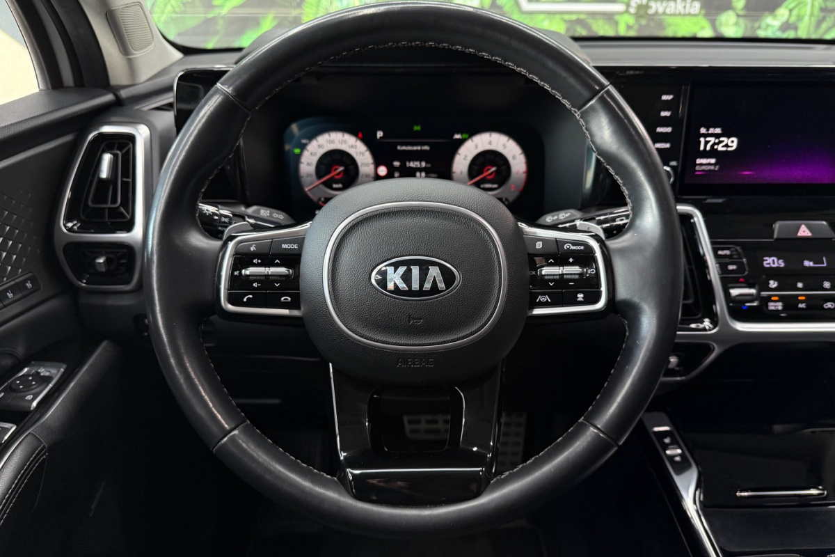 Ponuka vozidiel / Kia Sorento 1.6 T-GDI Plug-in Hybrid Platinum - video