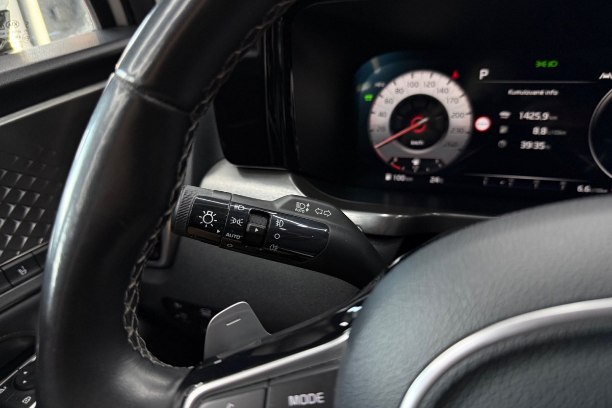 Ponuka vozidiel / Kia Sorento 1.6 T-GDI Plug-in Hybrid Platinum - video