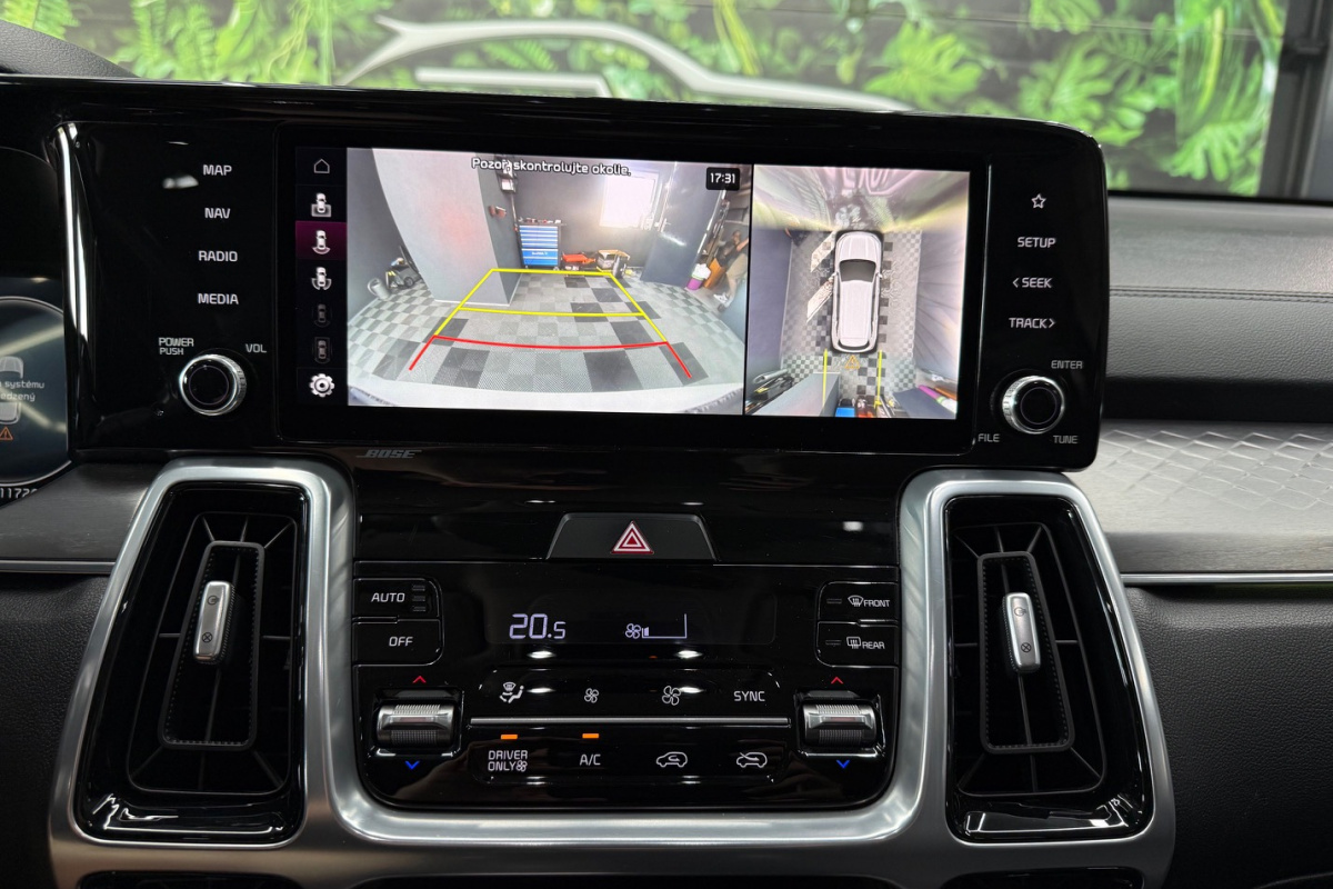 Ponuka vozidiel / Kia Sorento 1.6 T-GDI Plug-in Hybrid Platinum - video
