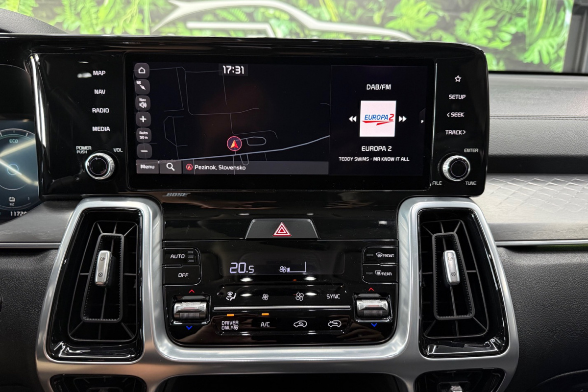 Ponuka vozidiel / Kia Sorento 1.6 T-GDI Plug-in Hybrid Platinum - video Ponuka vozidiel / Kia Sorento 1.6 T-GDI Plug-in Hybrid Platinum - video