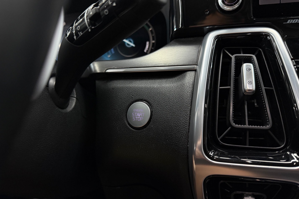 Ponuka vozidiel / Kia Sorento 1.6 T-GDI Plug-in Hybrid Platinum - video