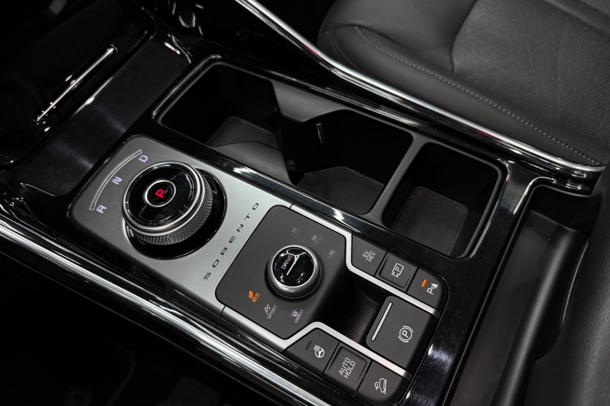 Ponuka vozidiel / Kia Sorento 1.6 T-GDI Plug-in Hybrid Platinum - video