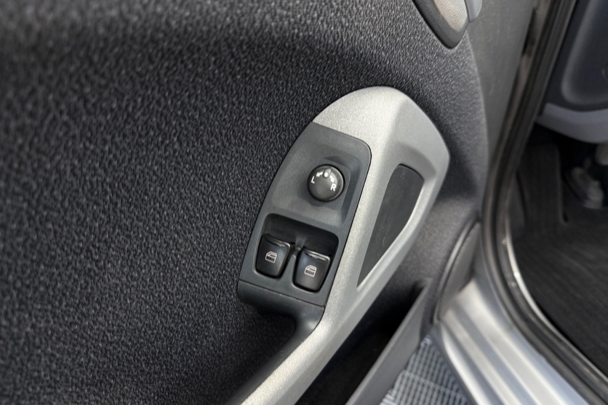Ponuka vozidiel / Smart Fortwo cabrio passion 84k - video
