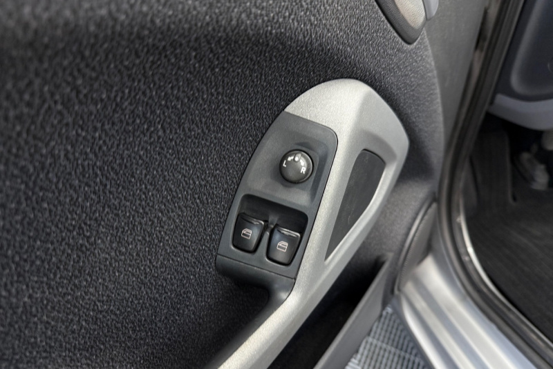  Ponuka vozidiel / Smart Fortwo cabrio passion 84k - video