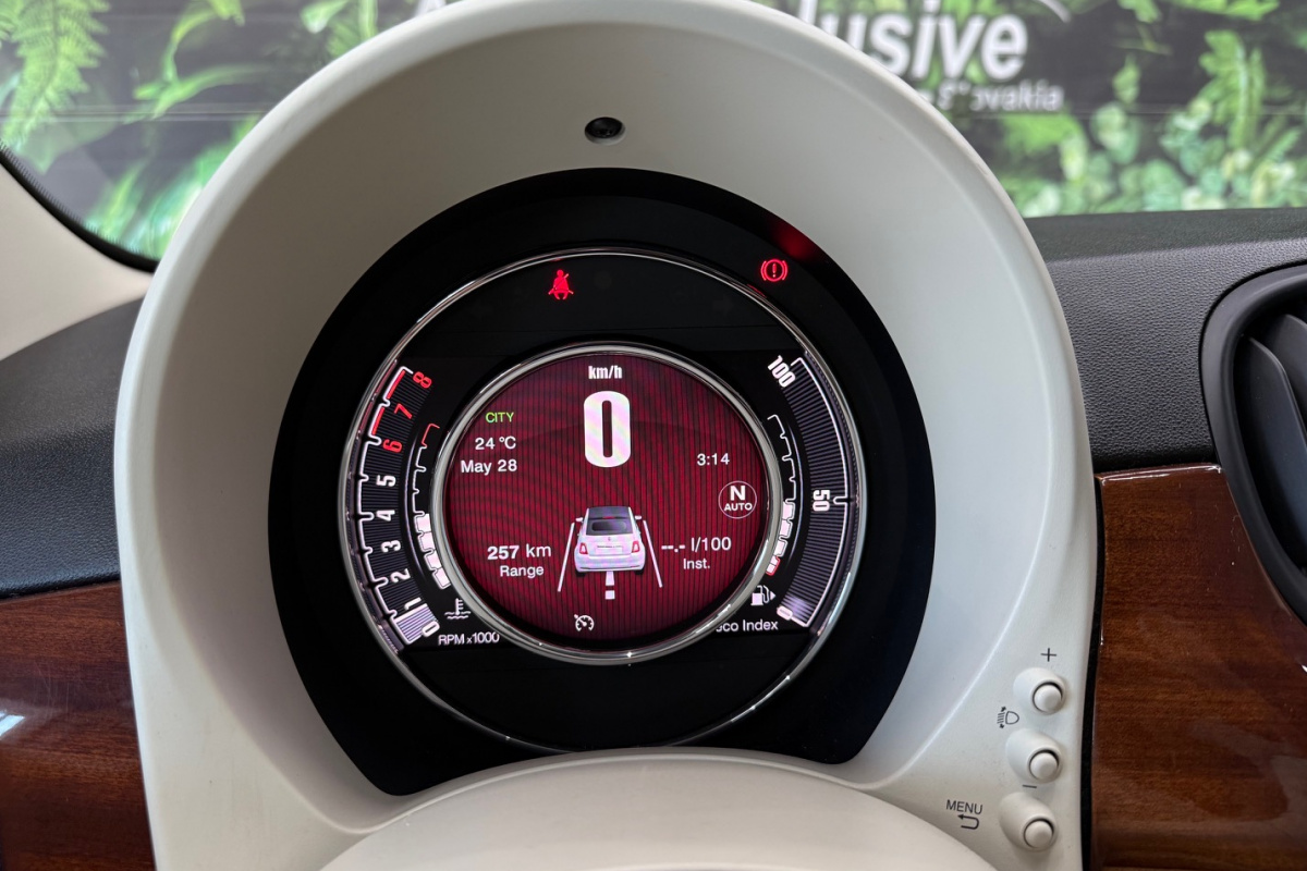 Ponuka vozidiel / Fiat 500 1.3 Riva A/T Cabrio - video