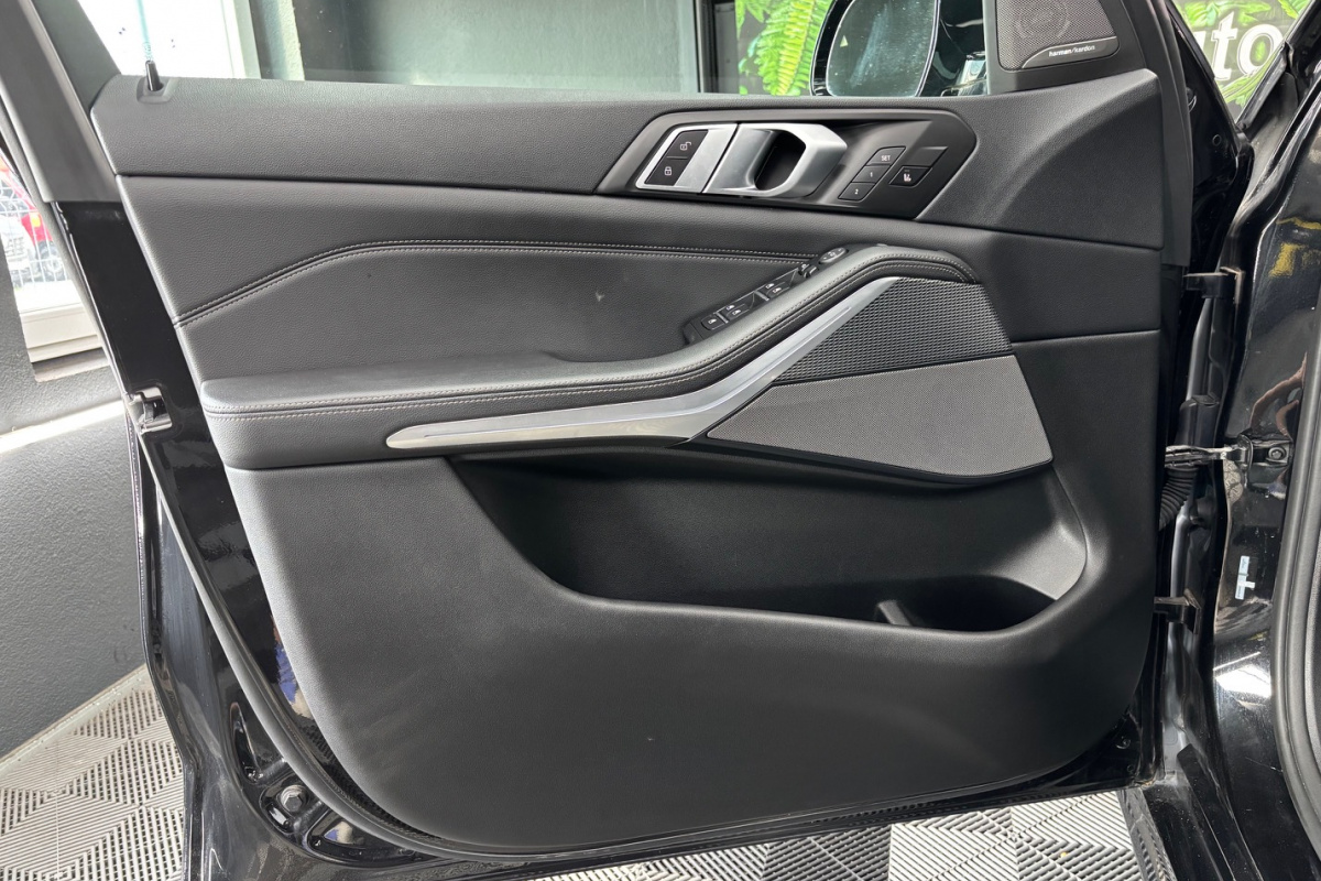 Ponuka vozidiel / BMW X5 xDrive30d M-PACKET - video