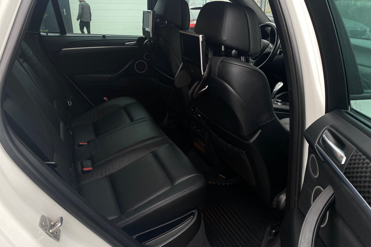 Ponuka vozidiel / BMW X6 M50d M-Performance xDrive - video