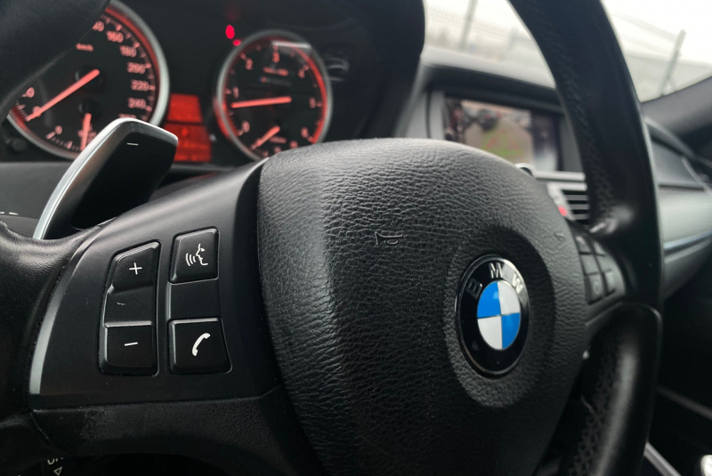  Ponuka vozidiel / BMW X6 M50d M-Performance xDrive - video