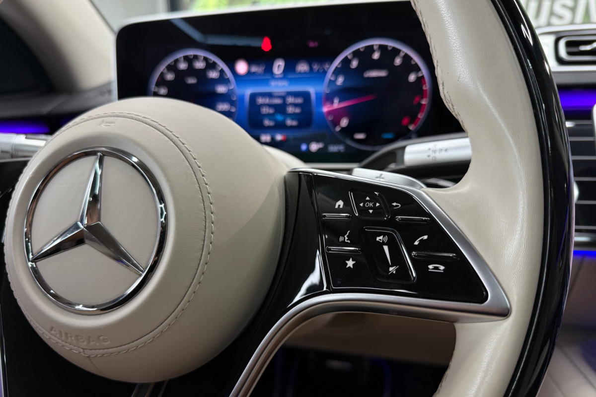 Ponuka vozidiel / Mercedes-Benz S trieda Sedan 580 Long MANSORY 4Matic A/T - video