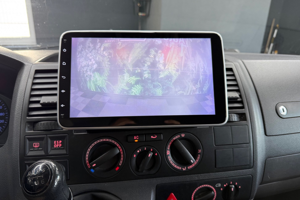Ponuka vozidiel / Volkswagen Multivan 2.5 TDi - video