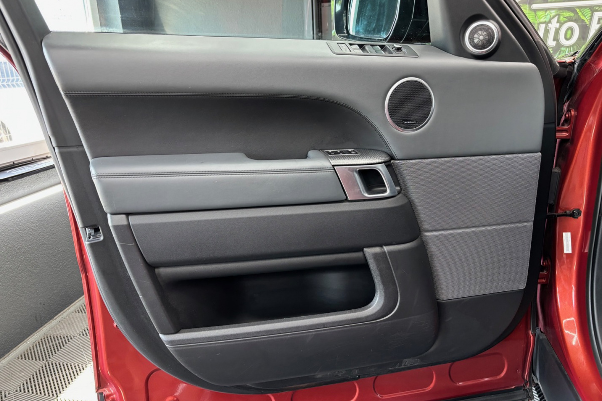 Ponuka vozidiel / Land Rover Range Rover Sport 3.0 SDV6 AUTOBIOGRAPHY DYNAMIC 7-MIESTNE - video