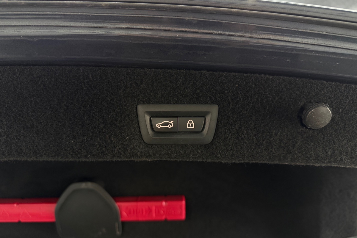 Ponuka vozidiel / BMW Rad 7 730d xDrive A/T - video