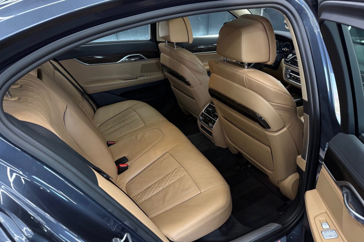Ponuka vozidiel / BMW Rad 7 730d xDrive A/T - video
