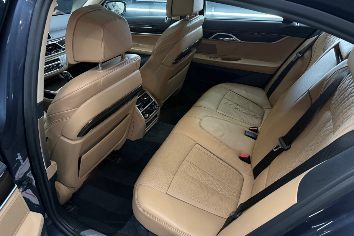 Ponuka vozidiel / BMW Rad 7 730d xDrive A/T - video