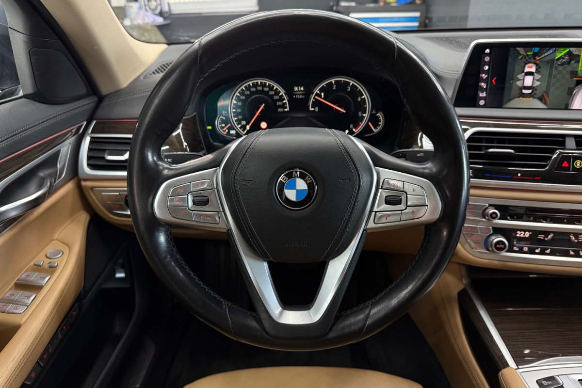 Ponuka vozidiel / BMW Rad 7 730d xDrive A/T - video