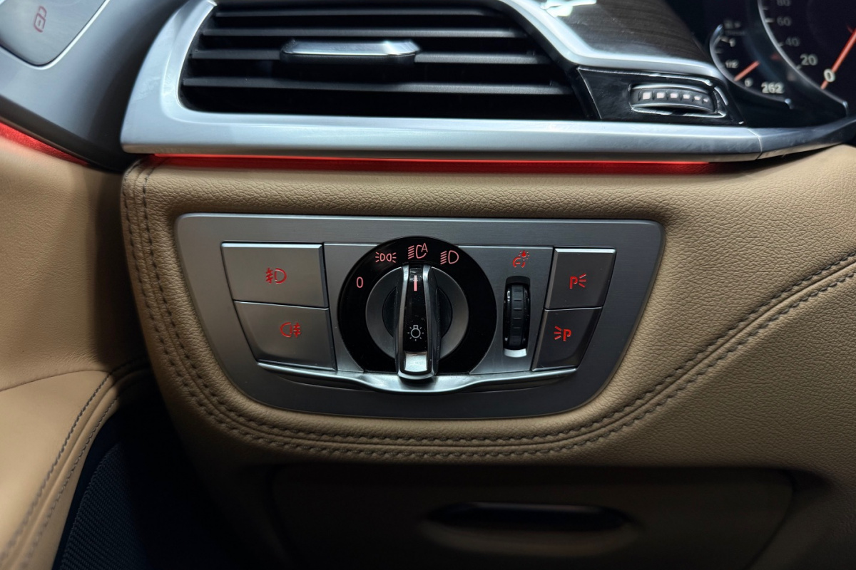 Ponuka vozidiel / BMW Rad 7 730d xDrive A/T - video