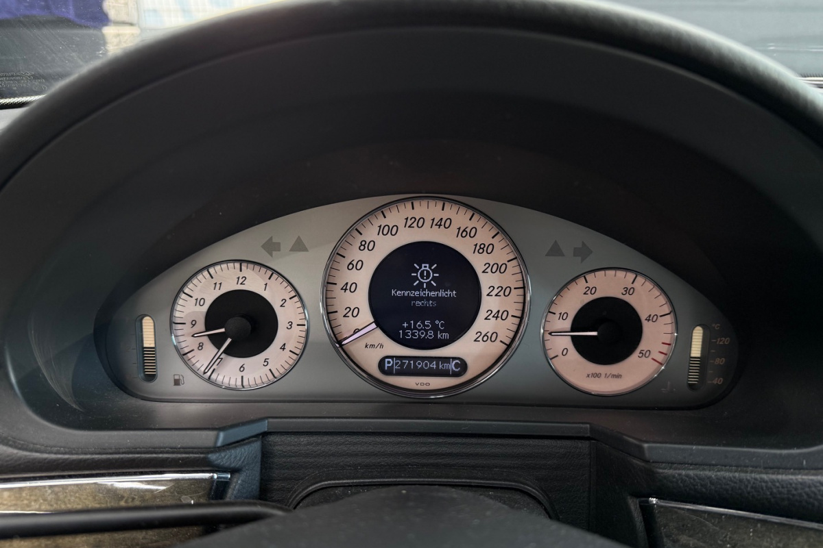 Ponuka vozidiel / Mercedes-Benz E trieda Kombi 280 CDI Avantgarde A/T 4-matic - video