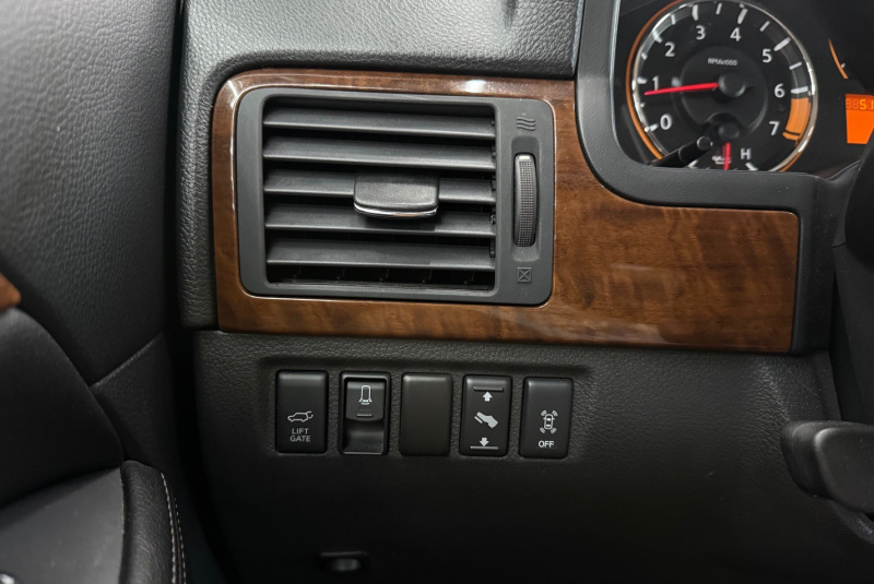  Ponuka vozidiel / Nissan ARMADA PLATINUM 5.6 V8 - video
