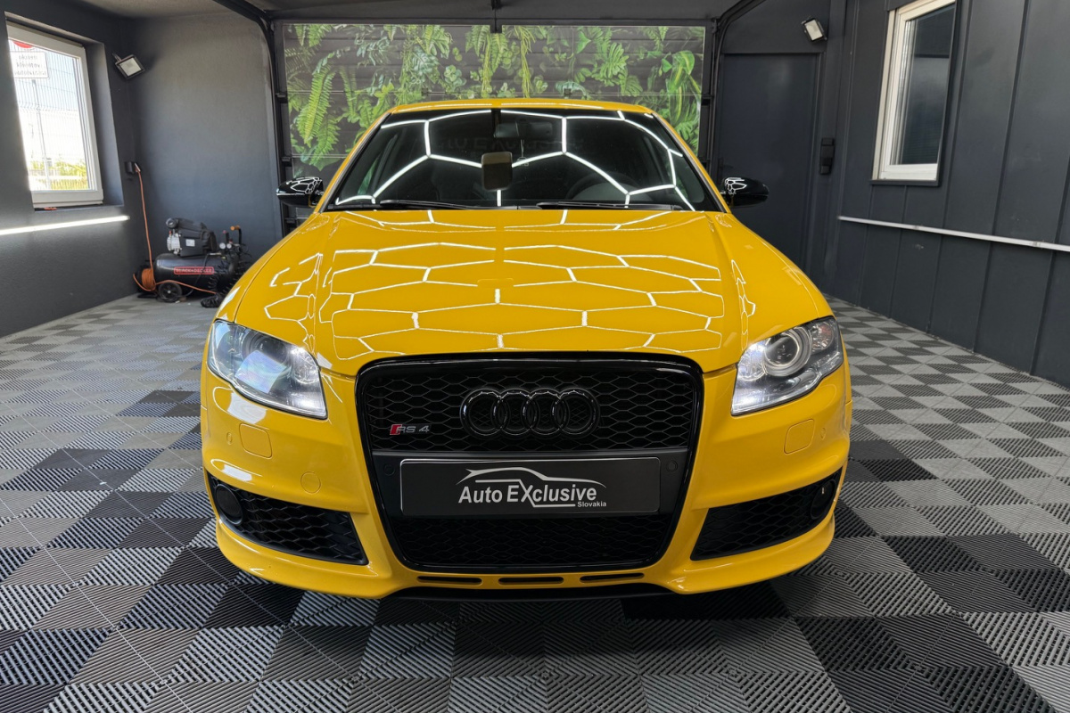 Ponuka vozidiel / Audi RS4 4.2 V8 FSi Quattro Black Packet - video