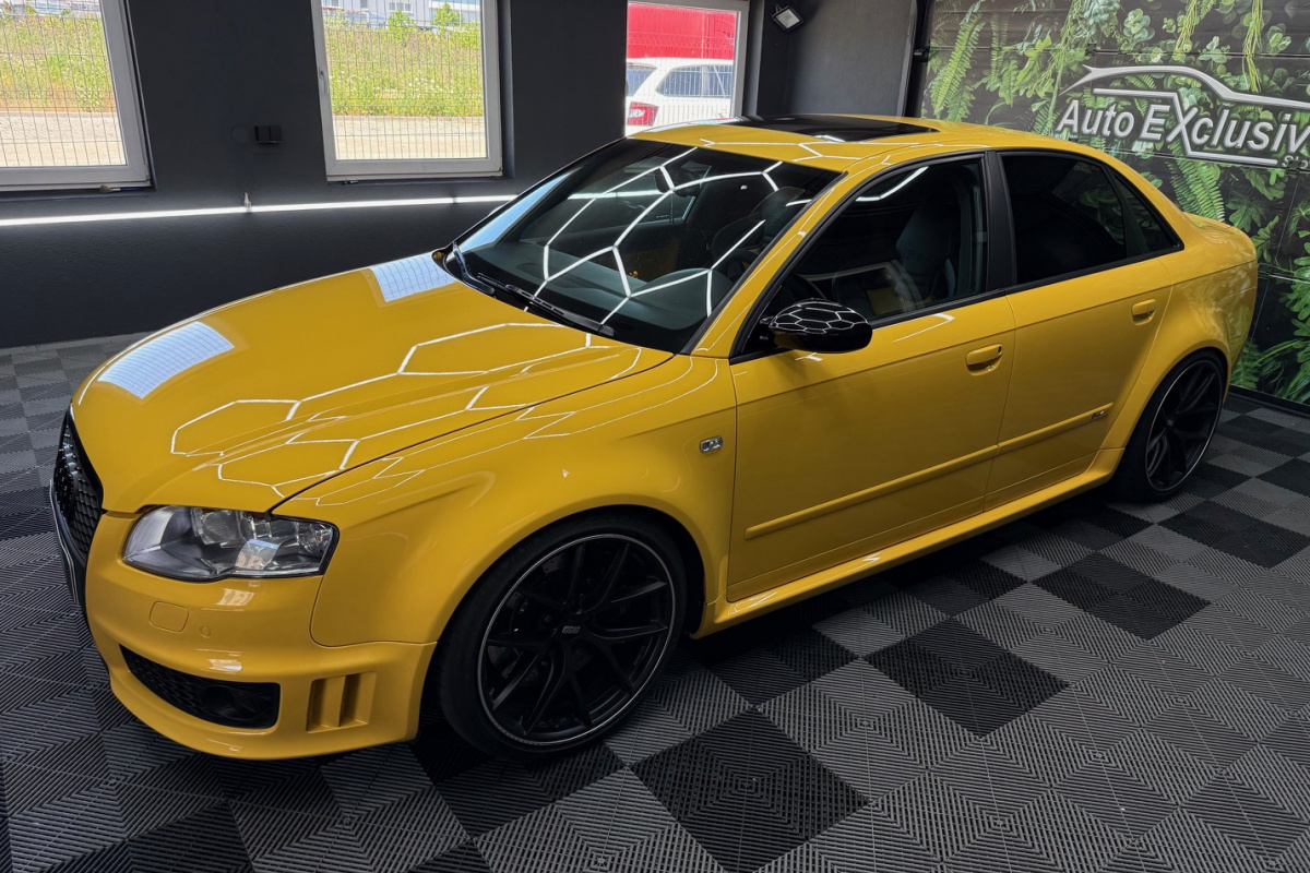 Ponuka vozidiel / Audi RS4 4.2 V8 FSi Quattro Black Packet - video