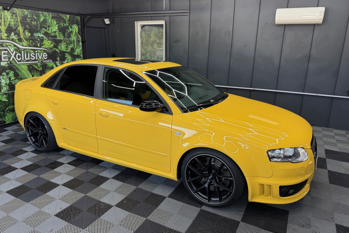 Ponuka vozidiel / Audi RS4 4.2 V8 FSi Quattro Black Packet - video