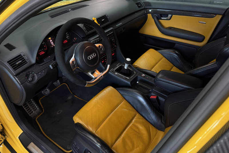Ponuka vozidiel / Audi RS4 4.2 V8 FSi Quattro Black Packet - video Ponuka vozidiel / Audi RS4 4.2 V8 FSi Quattro Black Packet - video