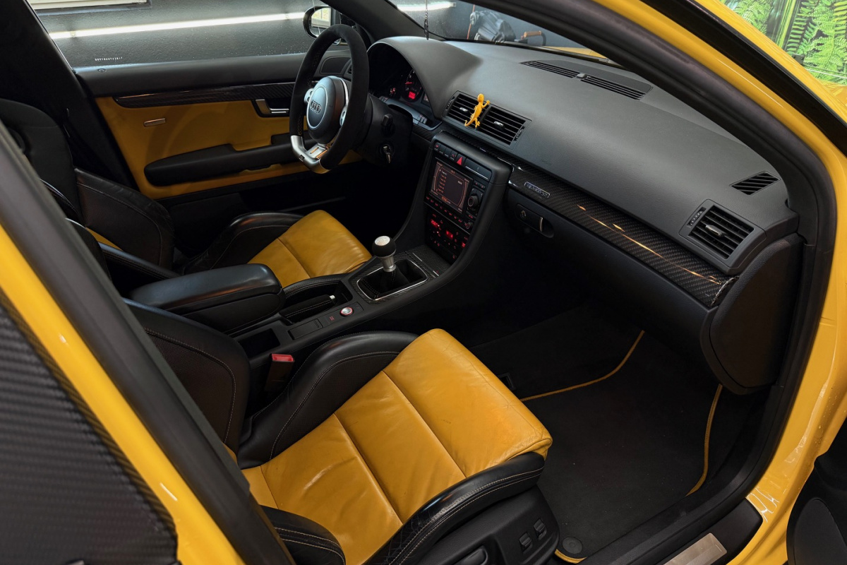 Ponuka vozidiel / Audi RS4 4.2 V8 FSi Quattro Black Packet - video