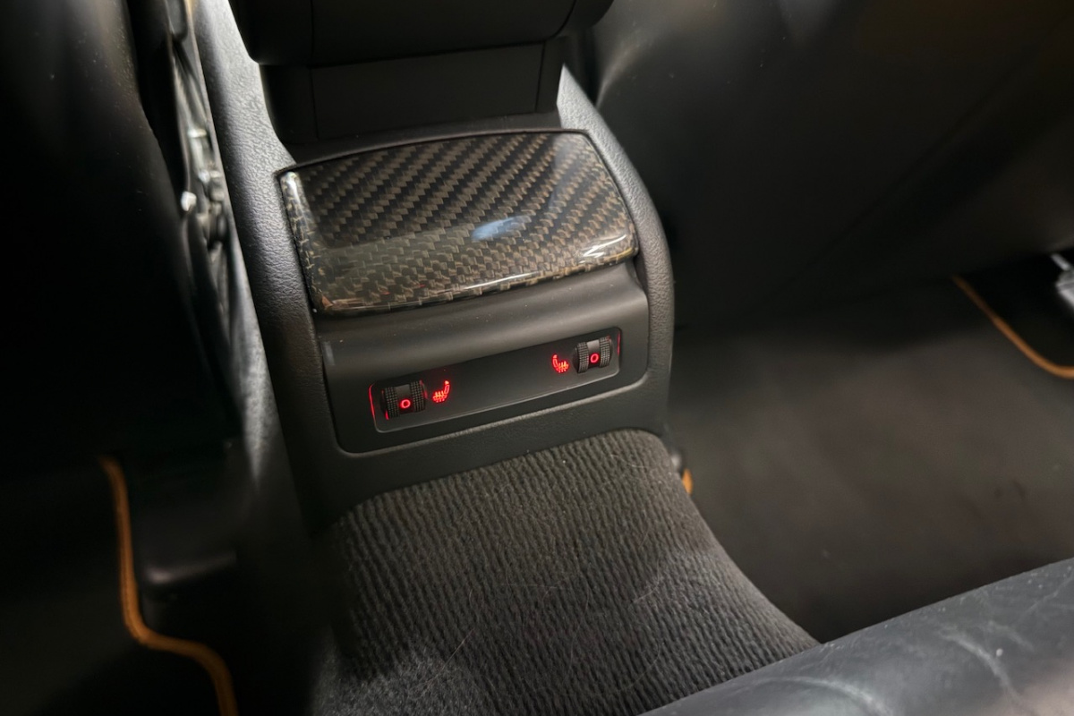 Ponuka vozidiel / Audi RS4 4.2 V8 FSi Quattro Black Packet - video Ponuka vozidiel / Audi RS4 4.2 V8 FSi Quattro Black Packet - video