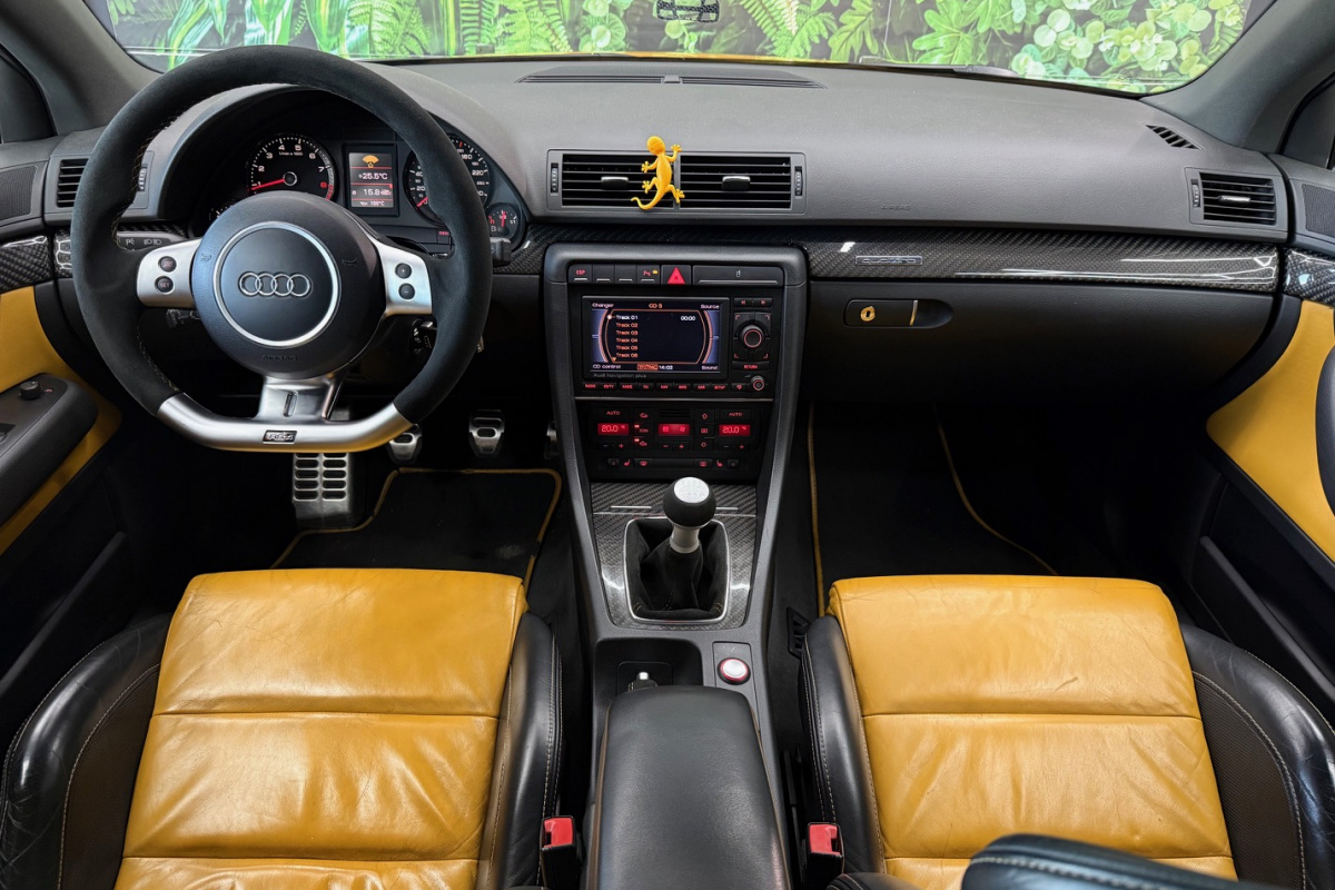 Ponuka vozidiel / Audi RS4 4.2 V8 FSi Quattro Black Packet - video Ponuka vozidiel / Audi RS4 4.2 V8 FSi Quattro Black Packet - video