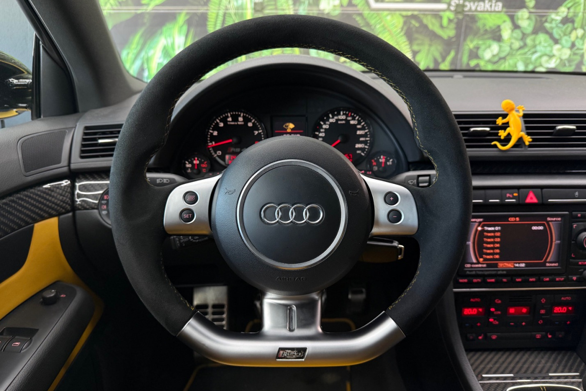 Ponuka vozidiel / Audi RS4 4.2 V8 FSi Quattro Black Packet - video Ponuka vozidiel / Audi RS4 4.2 V8 FSi Quattro Black Packet - video