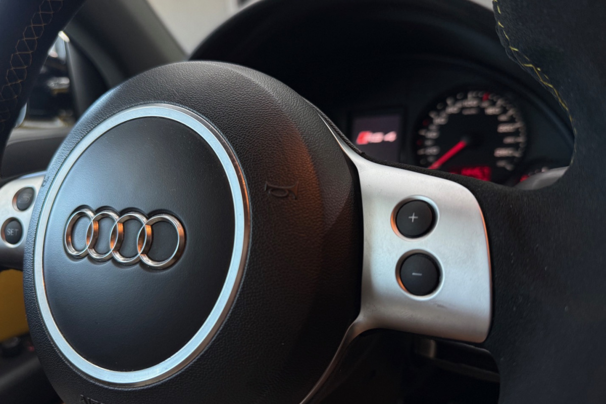 Ponuka vozidiel / Audi RS4 4.2 V8 FSi Quattro Black Packet - video