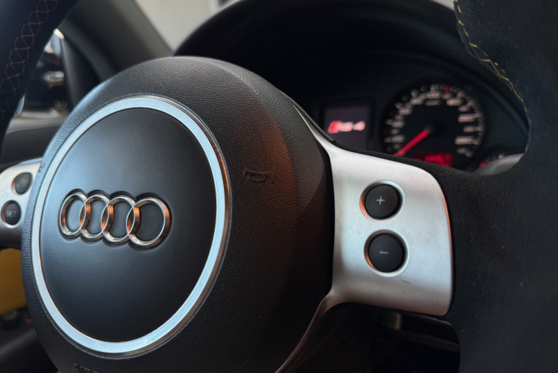 Ponuka vozidiel / Audi RS4 4.2 V8 FSi Quattro Black Packet - video Ponuka vozidiel / Audi RS4 4.2 V8 FSi Quattro Black Packet - video