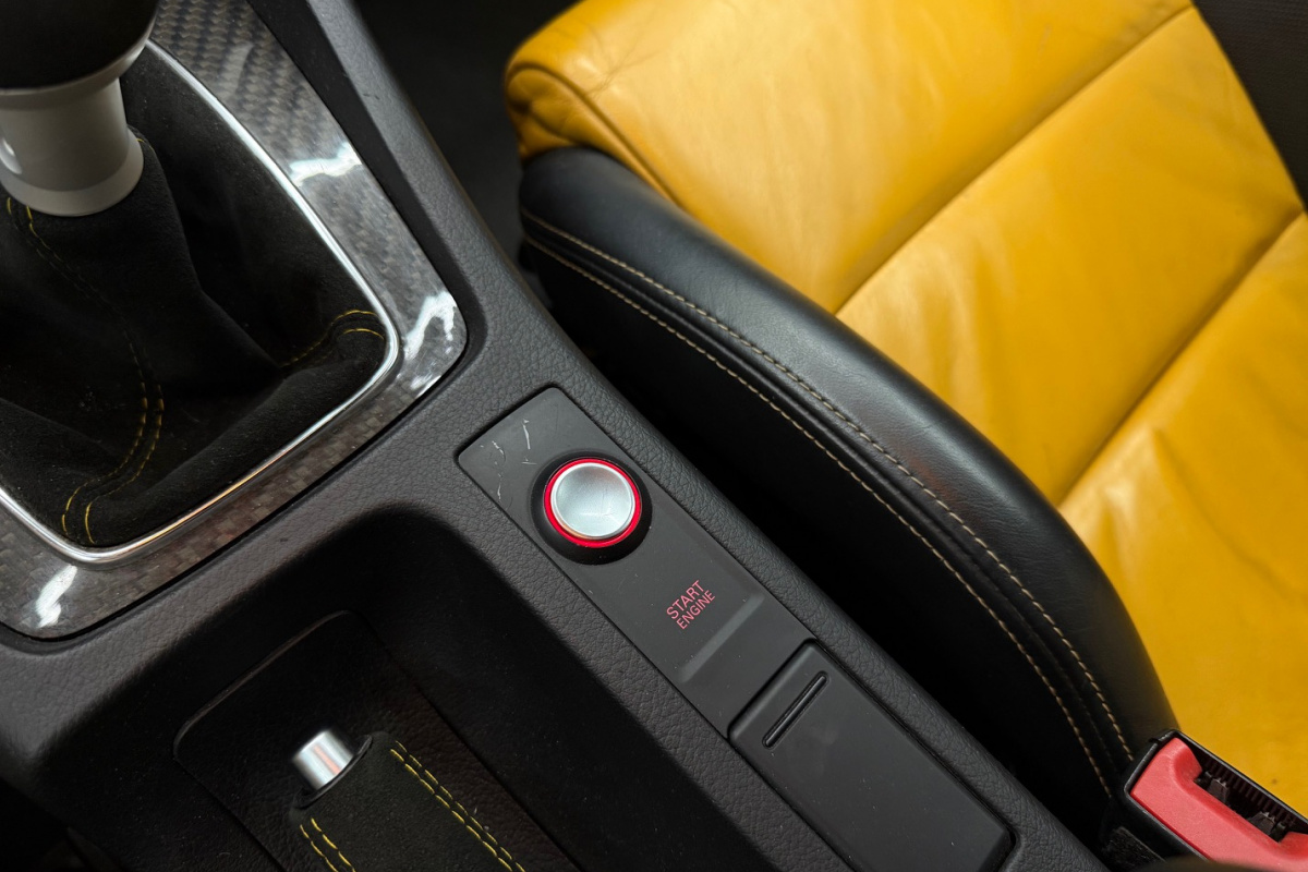 Ponuka vozidiel / Audi RS4 4.2 V8 FSi Quattro Black Packet - video Ponuka vozidiel / Audi RS4 4.2 V8 FSi Quattro Black Packet - video
