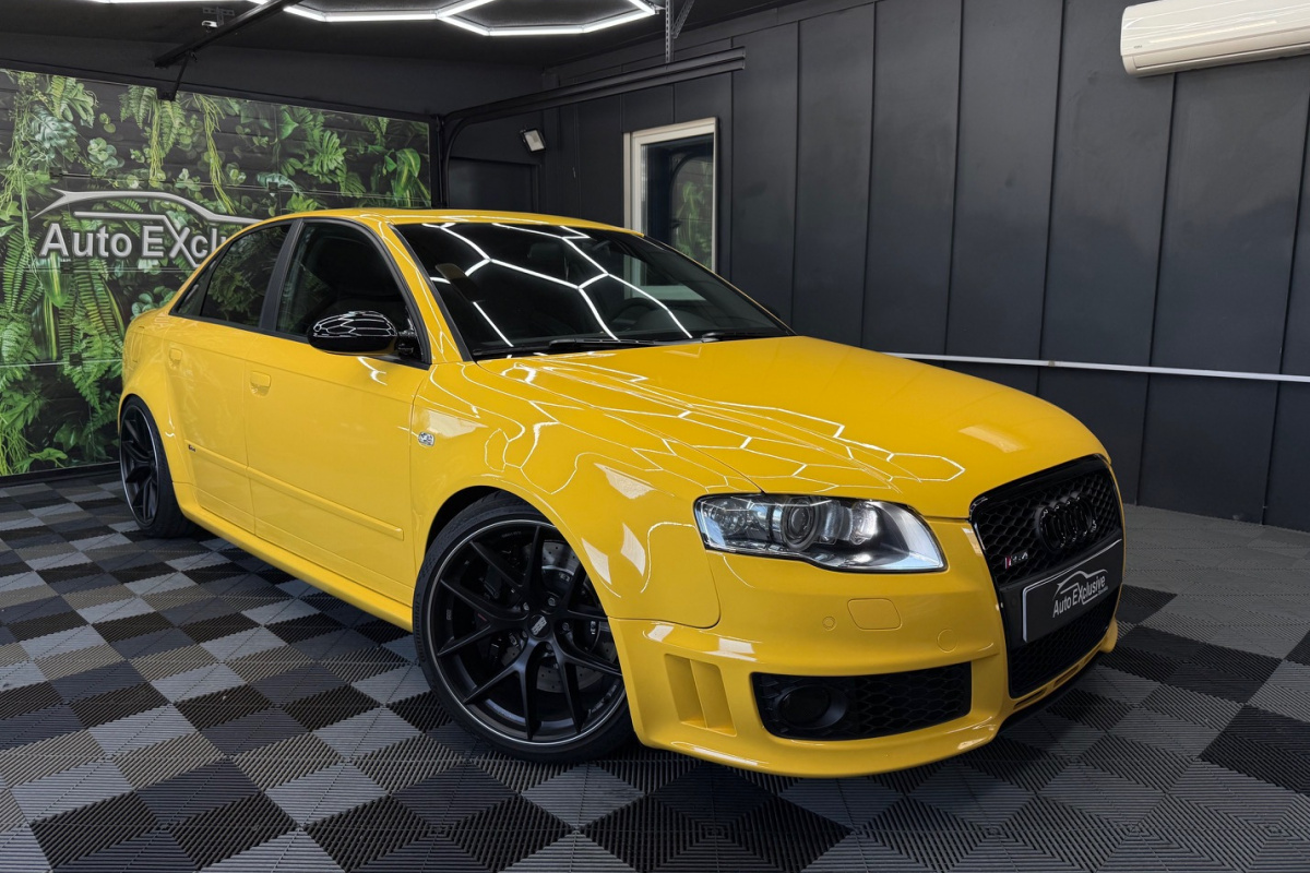 Ponuka vozidiel / Audi RS4/RS4 Avant 4.2 V8 FSi Quattro Black Packet - video