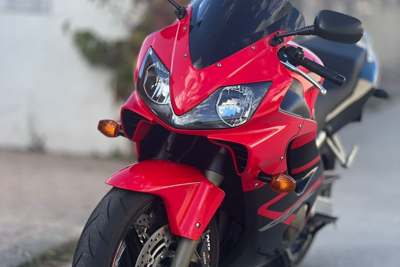  Ponuka vozidiel / Honda CBR 600 F - video