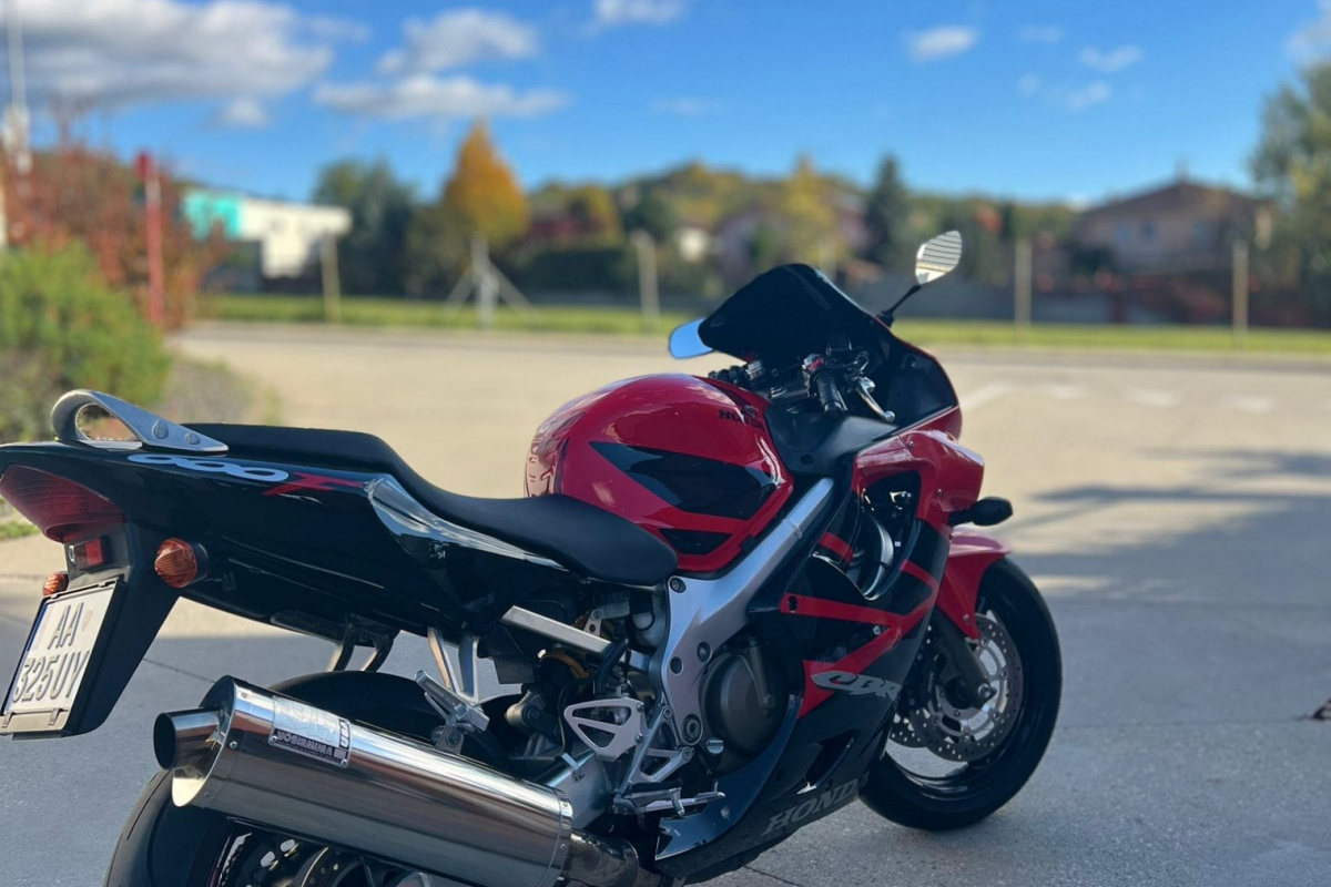 Ponuka vozidiel / Honda CBR 600 F - video