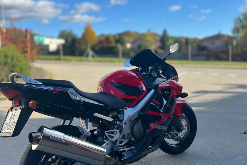  Ponuka vozidiel / Honda CBR 600 F - video