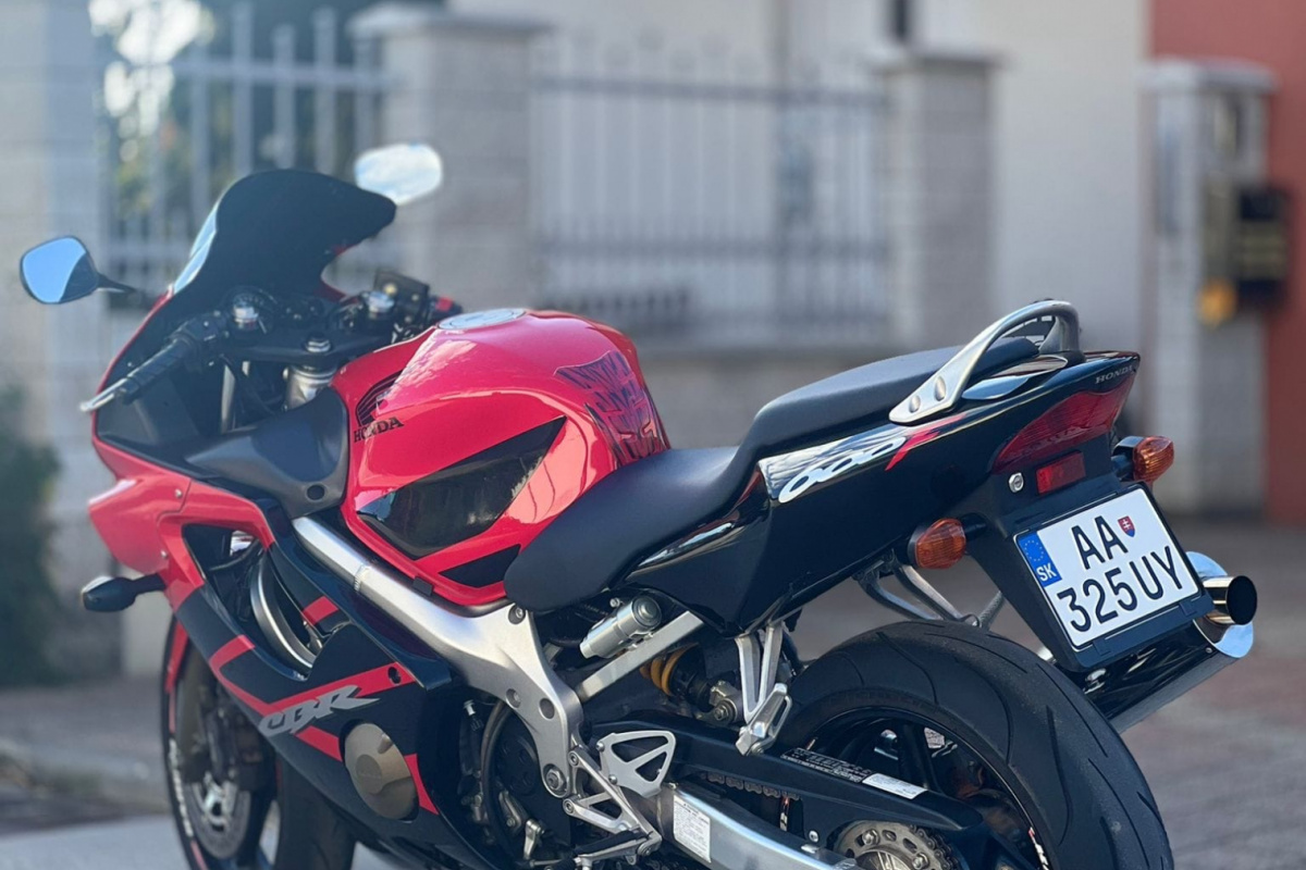 Ponuka vozidiel / Honda CBR 600 F - video