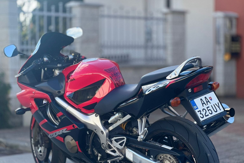  Ponuka vozidiel / Honda CBR 600 F - video