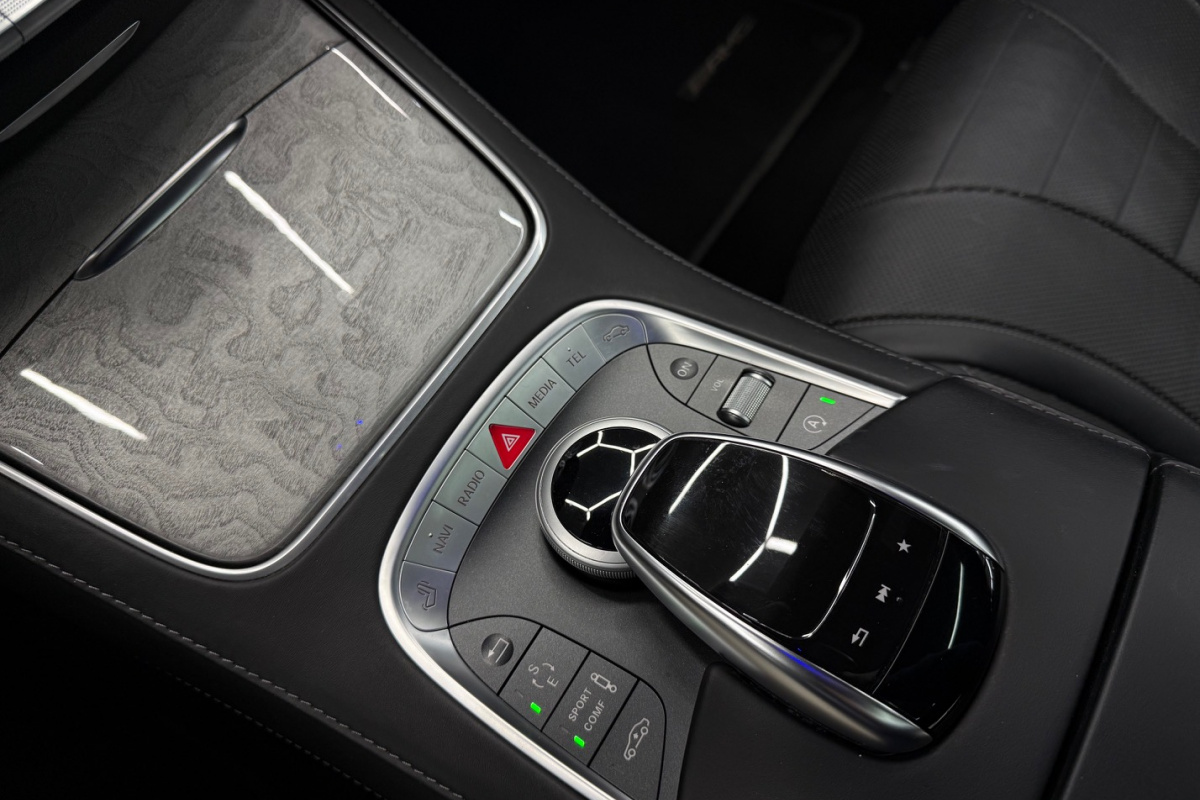 Ponuka vozidiel / Mercedes-Benz S trieda Kupé 400 4matic - video