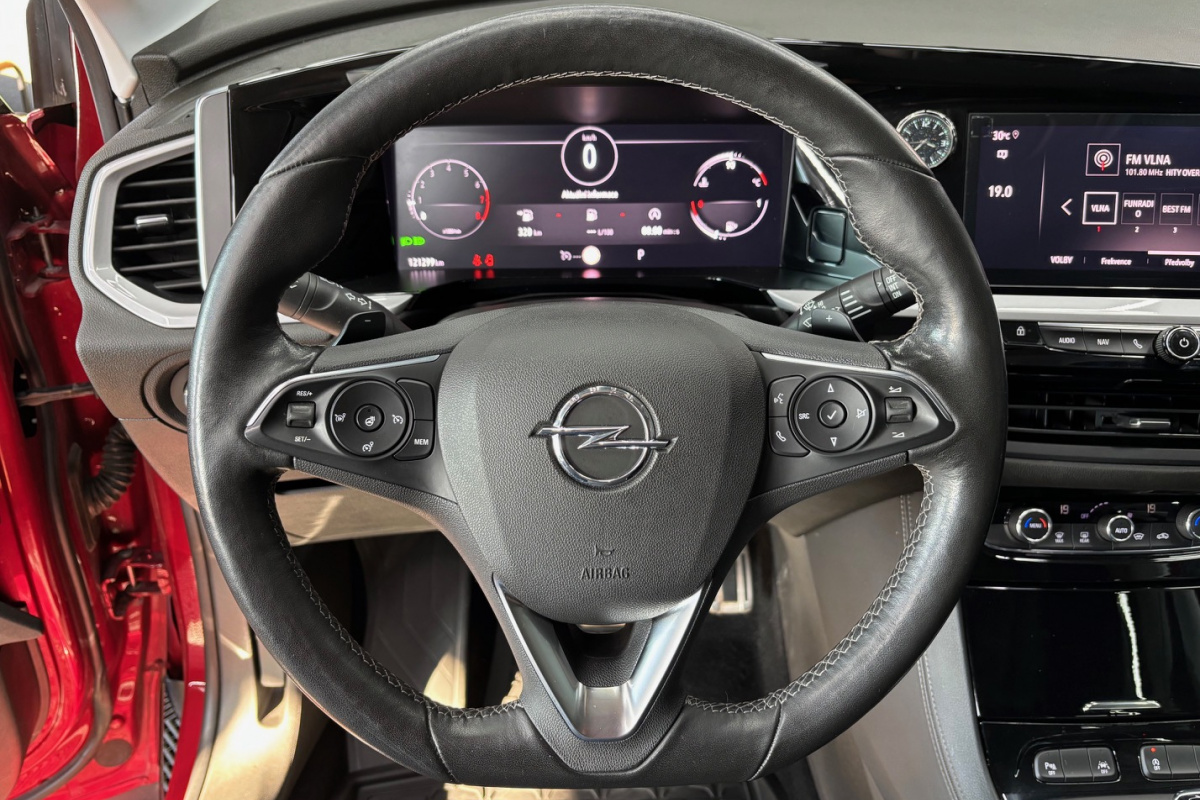 Ponuka vozidiel / Opel Grandland 1.2 TURBO S S A/T - video