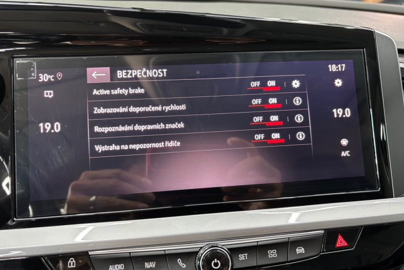  Ponuka vozidiel / Opel Grandland 1.2 TURBO S S A/T - video