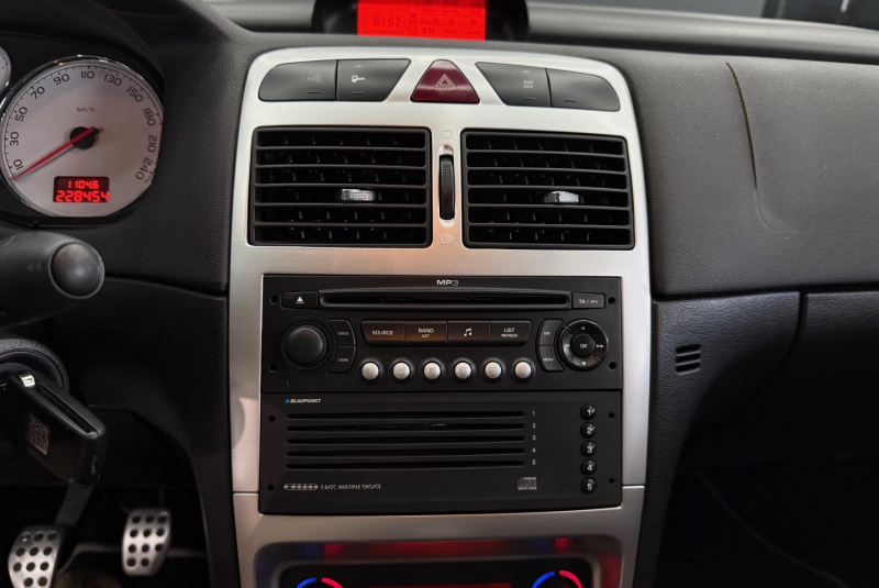  Ponuka vozidiel / Peugeot 307 CC 2.0 HDi Dynamique - video