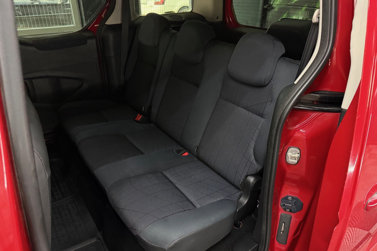 Ponuka vozidiel / Peugeot Partner Tepee 1.6 HDi FAP 92k Happy Family - video